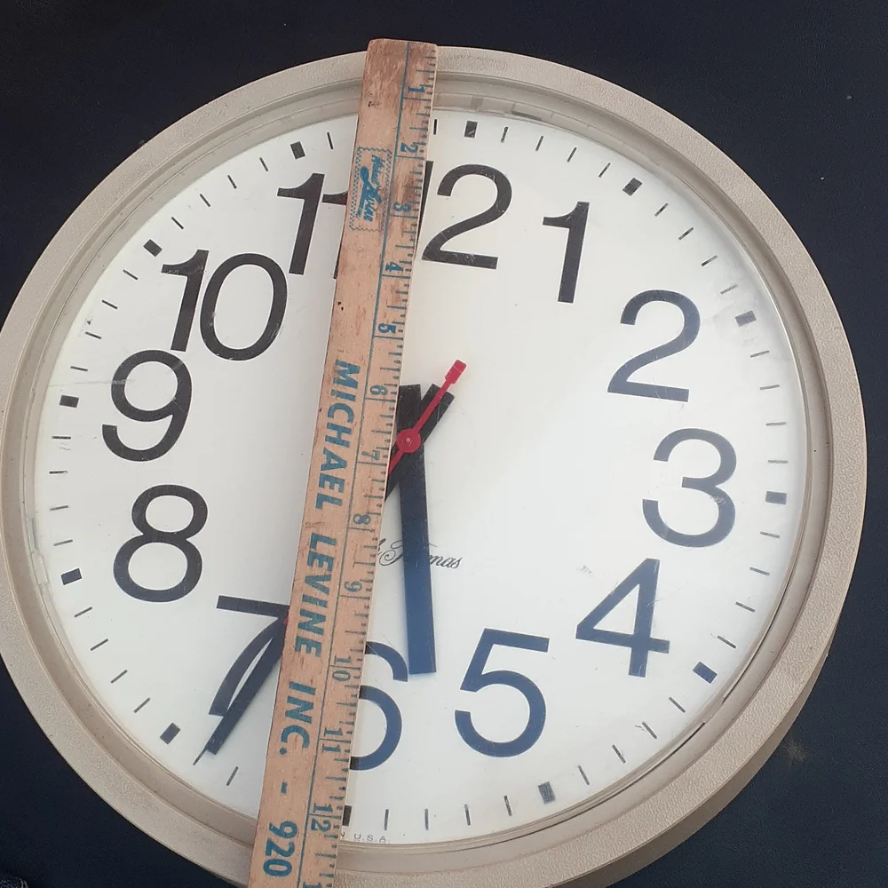 Retro Seth Thomas Analog wall clock Beige Tan frame
